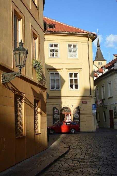Ferienwohnung Old Town Herberghaus, 250M To Charles Bridge Prag Exterior foto