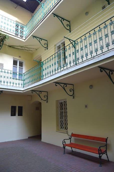 Ferienwohnung Old Town Herberghaus, 250M To Charles Bridge Prag Exterior foto